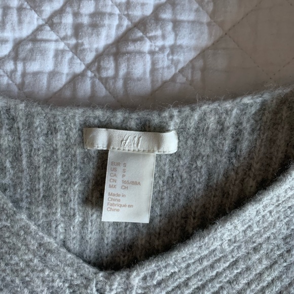 Light grey knit sweater. - Picture 3 of 4